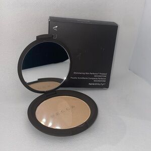 Brand New Becca Highlighter in Moonstone